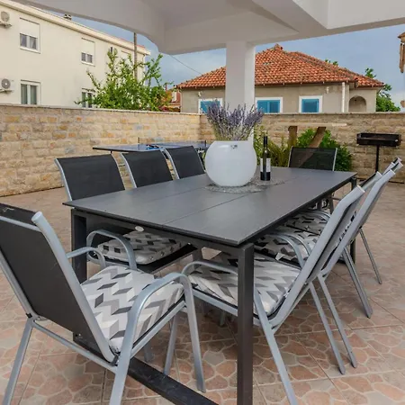 بيت للعطل Lucic By Interhome *