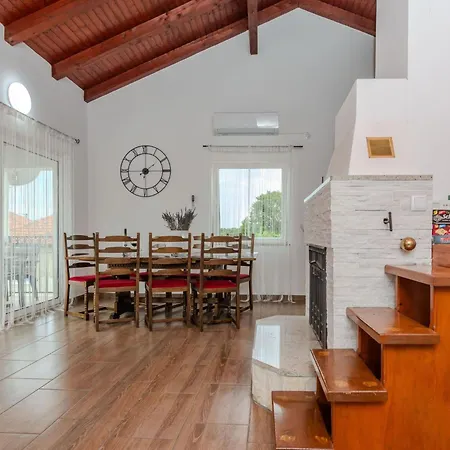 Lucic By Interhome بيت للعطل