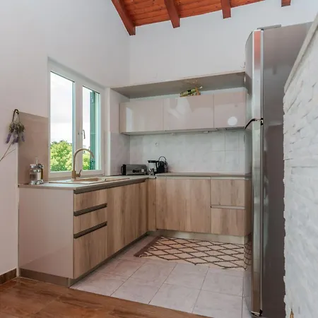 Lucic By Interhome *