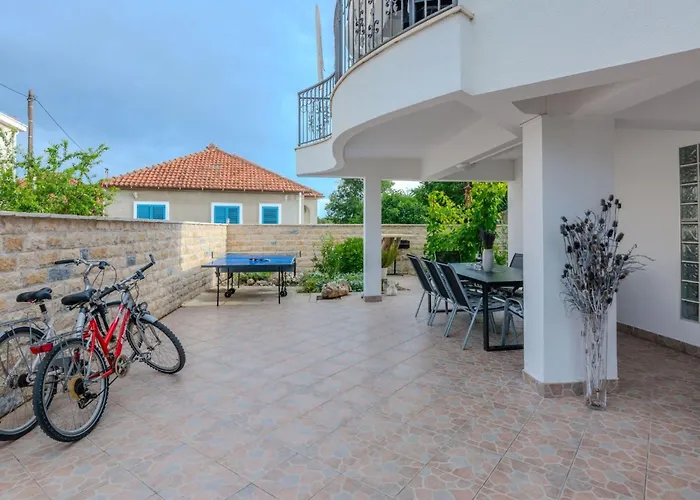 Lucic By Interhome *