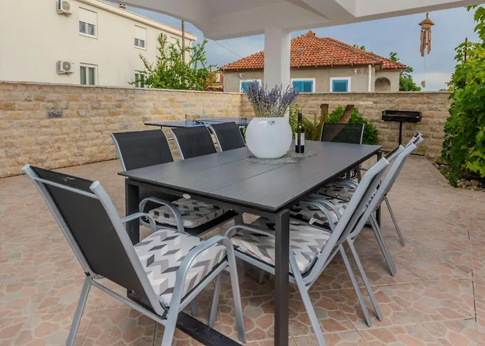 بيت للعطل Lucic By Interhome *