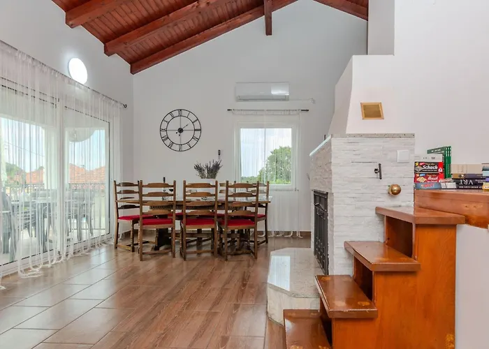 Lucic By Interhome بيت للعطل