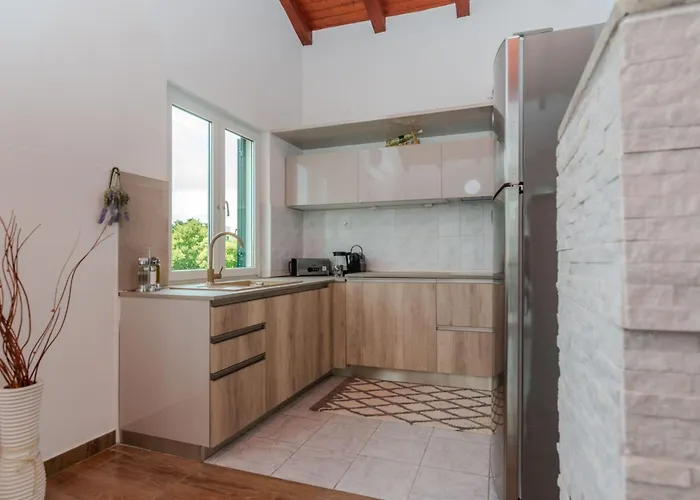 Lucic By Interhome *