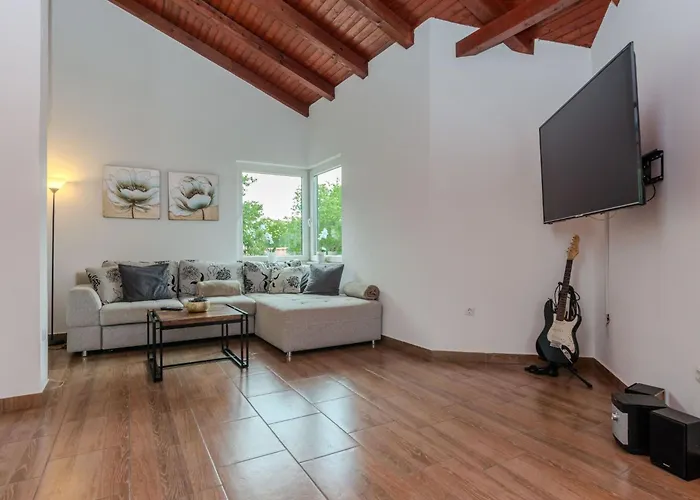 Lucic By Interhome بيت للعطل زاتون