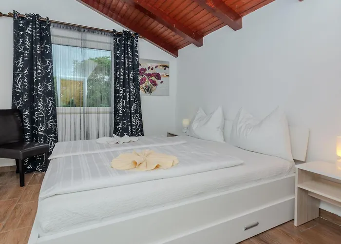 Lucic By Interhome بيت للعطل